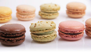 16 macarons in luxe doosje - bonbons -chocolade - Chocoladebox.nl