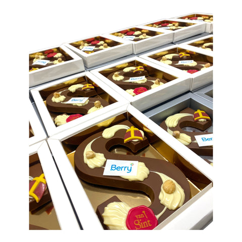 Ambachtelijke Chocoladeletters met logo voor Sinterklaas