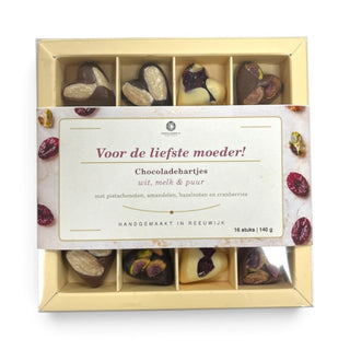 Luxe Chocoladehartjes met Noten & Cranberries – Voor de liefste moeder - Chocoladebox.nl