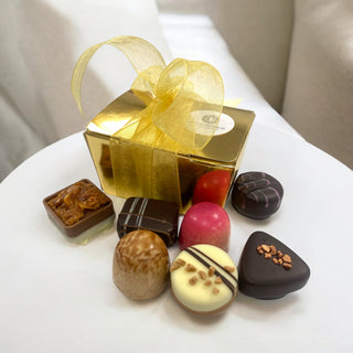 125 gram Luxe Belgische bonbons in luxe gouden doosje - Chocoladebox.nl