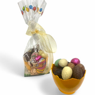 Gevulde Paaseitjes in half ei in gedecoreerd zakje - Chocoladebox.nl