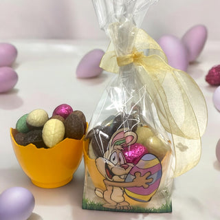 Gevulde Paaseitjes in half ei in gedecoreerd zakje - Chocoladebox.nl