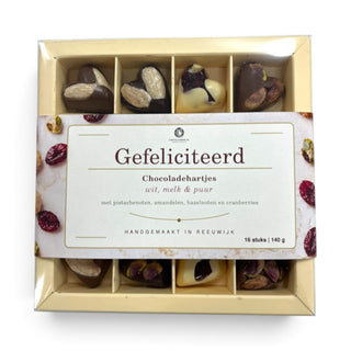 Luxe Chocoladehartjes met Hele Noten & Cranberries – Gefeliciteerd - Chocoladebox.nl