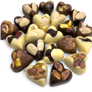 Luxe Kerst Chocoladehartjes met Hele Noten & Cranberries - Chocoladebox.nl