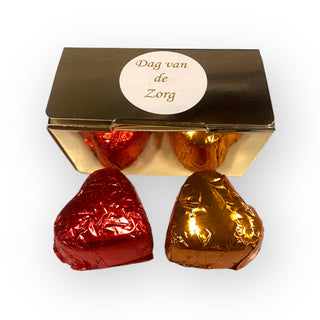 Gouden doosje met 2 hartjes bonbons - Dag van de Zorg - Chocoladebox.nl