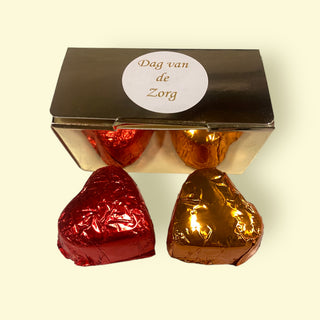 Gouden doosje met 2 hartjes bonbons - Dag van de Zorg - Chocoladebox.nl