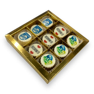 9 luxe bonbons met logo in gouden doosje - Chocoladebox.nl