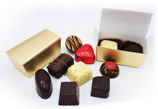 2 Belgische in gouden doosje met eigen etiket - Chocoladebox.nl