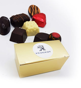 2 Belgische in gouden doosje met eigen etiket - Chocoladebox.nl