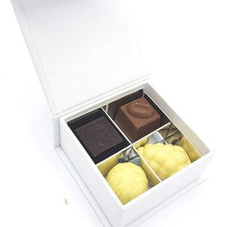 4 ambachtelijke belgische bonbons in luxe wit doosje - Chocoladebox.nl