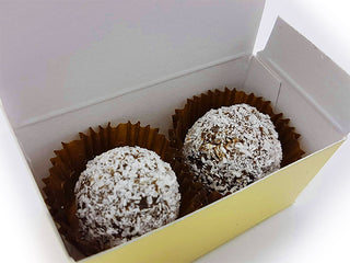 2 Kokostruffels in gouden doosje - Chocoladebox.nl