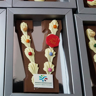 Luxe Chocoladeletter met logo 225 gram Melk chocolade A tm Z - Chocoladebox.nl