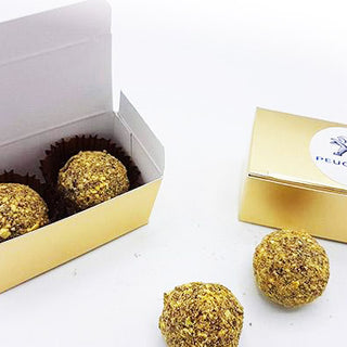 2 Chocoladetruffels in gouden doosje met eigen etiket - Chocoladebox.nl
